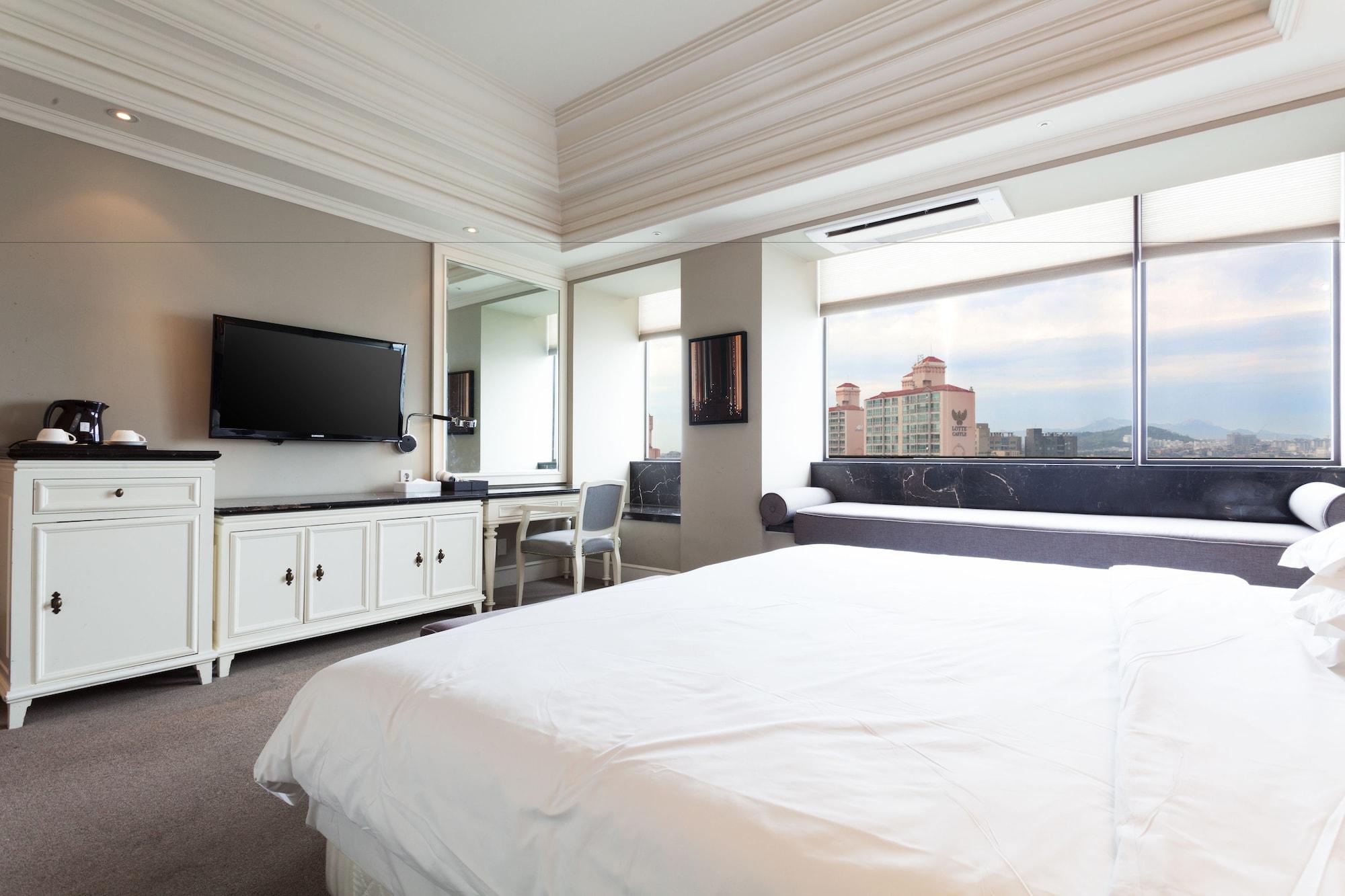 The Riverside 3*