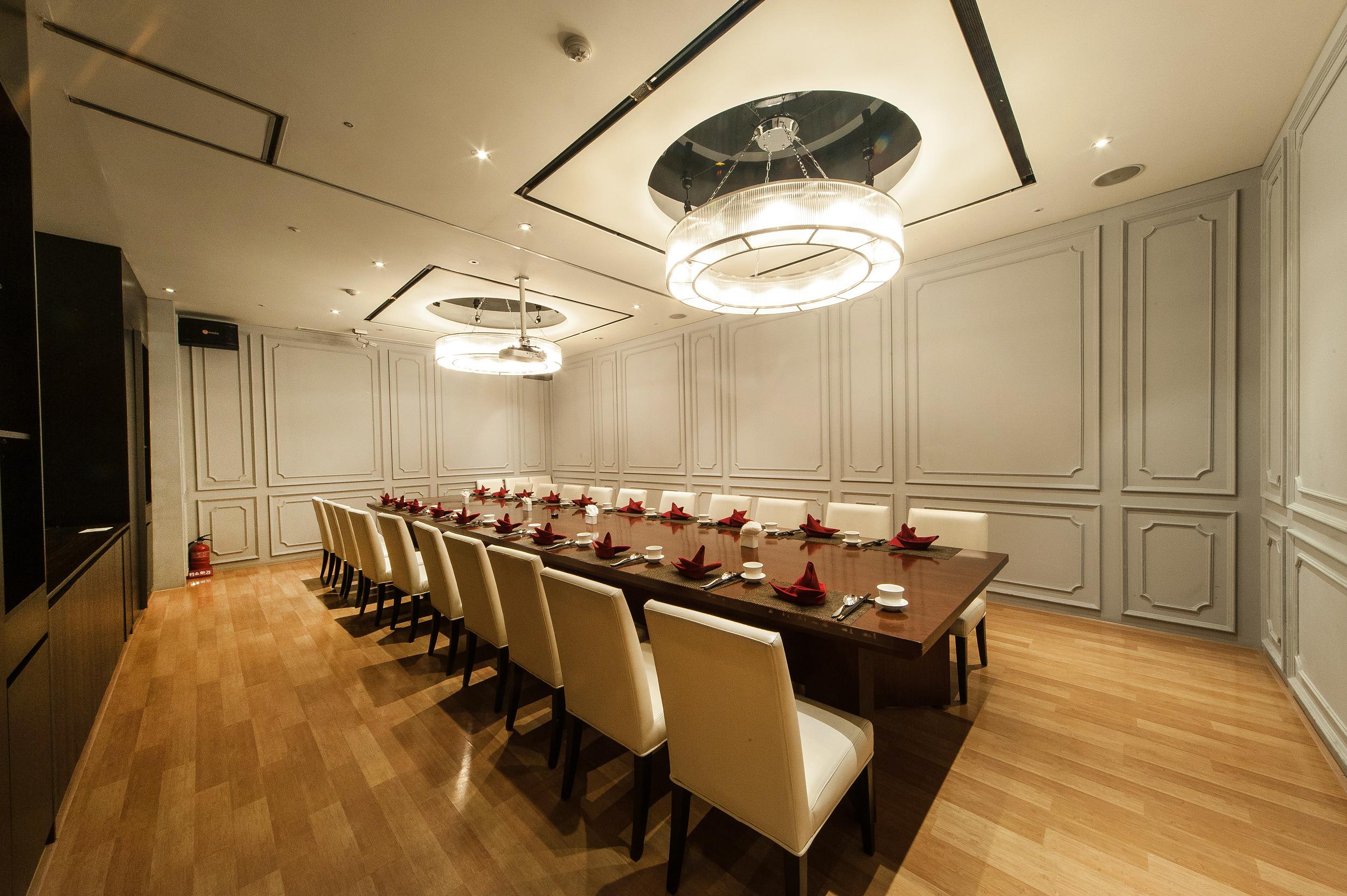 The Riverside 3*