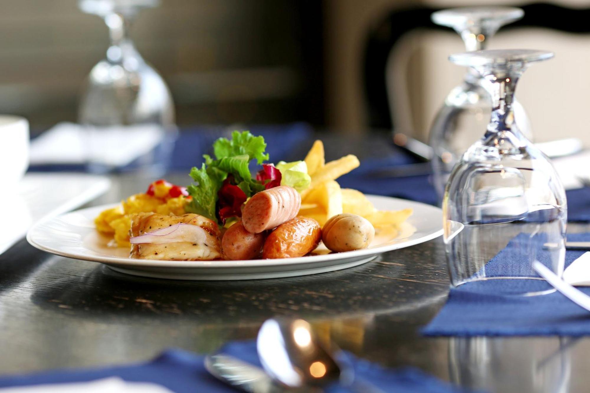 The Riverside 3*